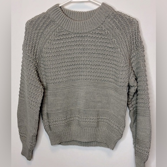 Universal Threads light grey knitted sweater - Picture 1 of 4